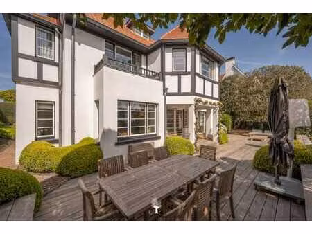 villa entièrement rénovée avec des finitions d’un luxe excep