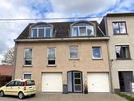 mooi appartement op de 1ste verdieping met 2 slaapkamers