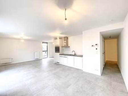 studio avec terrasse spacieuse à louer