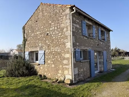 maison en pierre de 64 m² à meursac