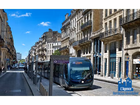 vente confidentielle - bordeaux - hôtel de ville - appartement de type 3 de 132 m². benoît