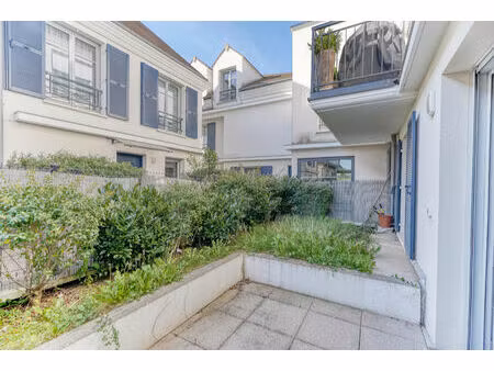 f2 de standing avec terrasse