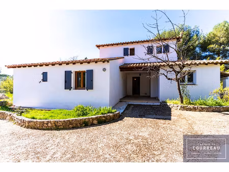 maison de 170 m2 sur une parcelle de 1 000 m2