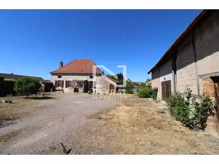 maison 2 chambres et dépendances de 156 m² parcelle 1684 m²