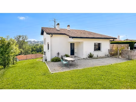 maison rénovée 3 chambres avec prestations modernes très proche bayonne