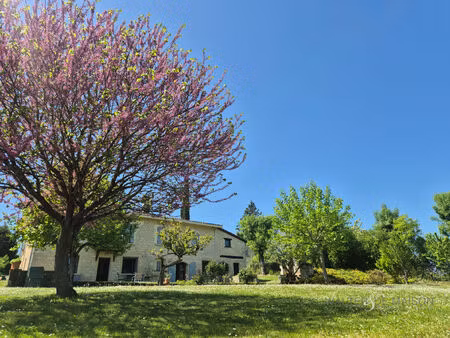 magnifique propriété en pierre blanche