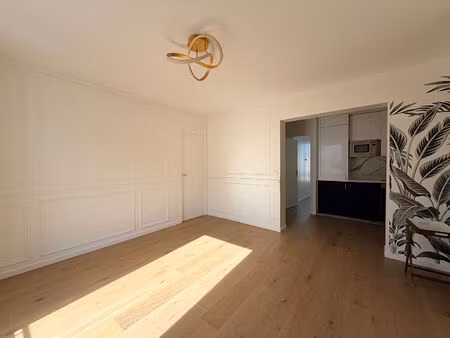 appartement courbevoie 3 pièce(s) 52.73 m2