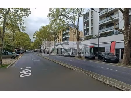 vente commerce 1 000 m²