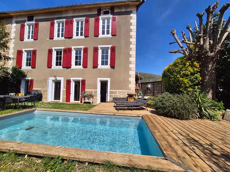 maison de caractère t8 de 211 m² sur terrain de 948 m² avec piscine