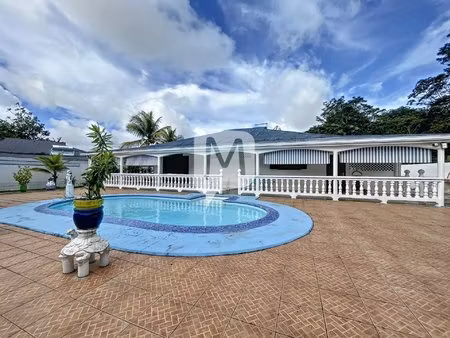 dpt guyane (973)  à vendre maison t4 avec piscine de 114 m² sur un terrain de 1119 m²