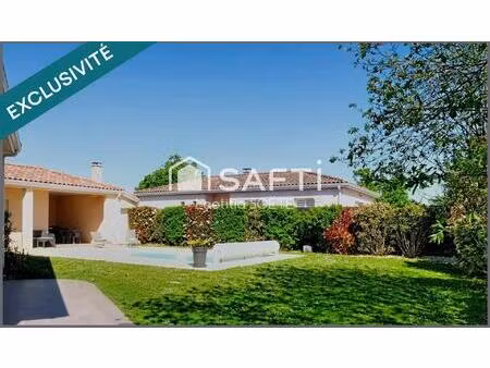 maison moderne récente en excellent état