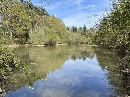 proche verneuil sur avre  terrain de 44010 m2 env avec un étang