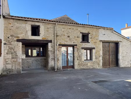 maison de ville en centre ville au calme.