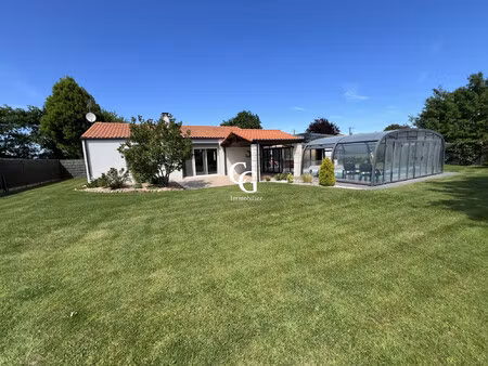 maison  piscine et jardin