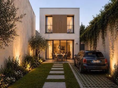 terrain au pied du metro stade