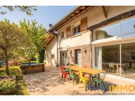 saint-cassien – maison ancienne rénovée avec jardin  3 chambres et garage