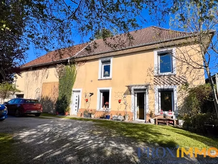 maison ancienne pleine de charme avec jardin clos et grange attenante