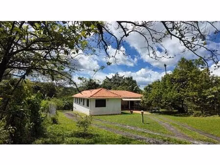 villa t7 sur 1500m² de terrain à fort de france