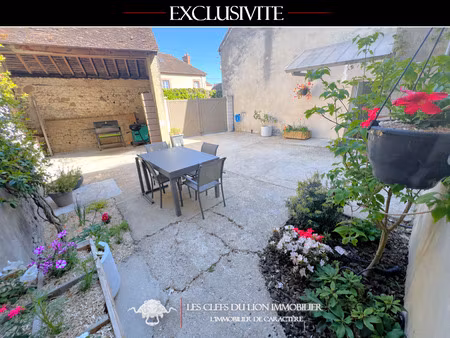 maison de village parfaitement rénovée avec cour.