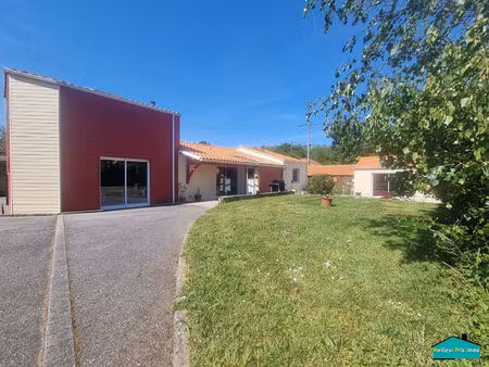 sainte pazanne  maison (130 m²) 4 chambres  garage (100 m²)  dépendances (34 m² et 10 m²)