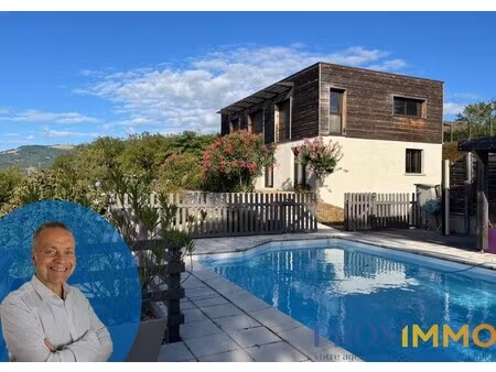 belle villa familiale sur les hauteurs avec vue panoramique et piscine !