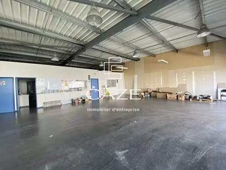 location local d'activités 441 m²