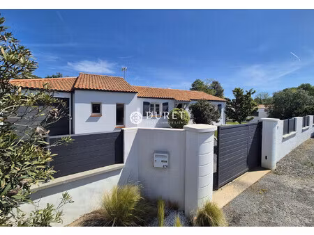 maison vendeenne avec piscine ;