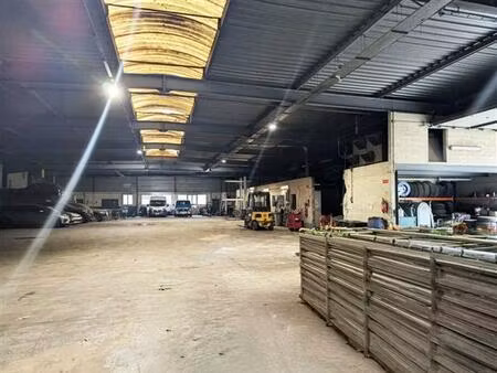 location local d'activités noisiel 1 750 m²