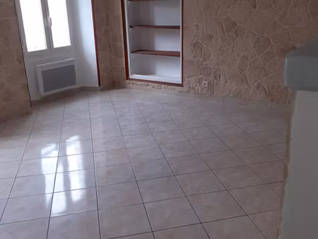 aux arcs-sur-argens  appartement type 4 pièces avec jardin en indivision vendu loué