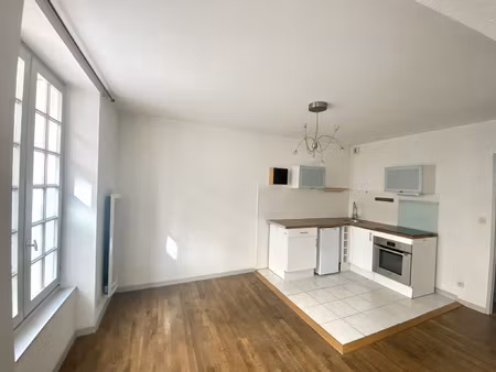 appartement 2 pièces - bas du centre ville