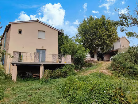 ensemble immobilier avec 2 maisons (3 logements)  garages et terrains constructibles.