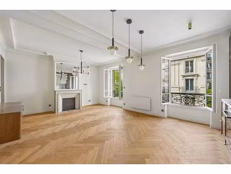 appartement de 2 chambres de luxe en vente à monceau  courcelles  ternes  paris  île-de-fr