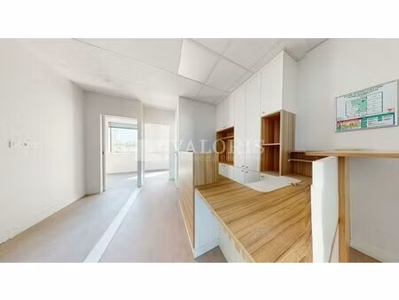 location local professionnel 138m² decines charpieu 69150