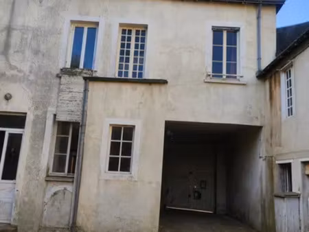 immeuble à montval-sur-loir (72500)