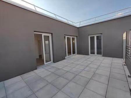 champs 3 pièces avec parking et terrasse