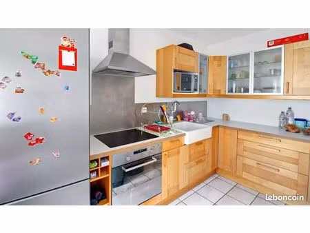 grand 2 pieces 49 25m2  avec parking ferme securise  plus possibilite box conflans ste hon