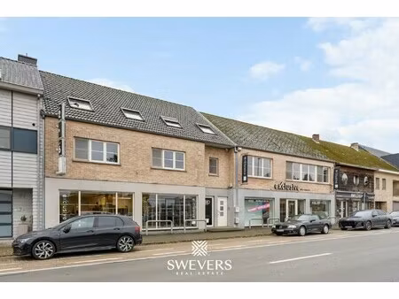 opbrengsteigendom met handelspand  ruim appartement en uitbreidingspotentieel in hartje he