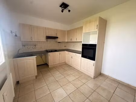 t4 dans résidence à varennes-vauzelles chauffage compris.