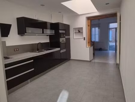 charmante amiénoise rénovée – cuisine équipée récente  jardin arboré  2 chambres