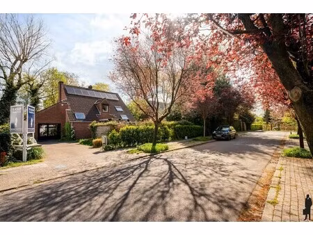 welkom in de hemelrijklaan te essen  gelegen in een rustige doodlopende straat op korte af