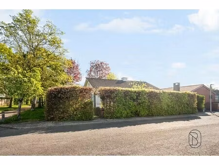 topgelegen charmante bungalow met potentieel.