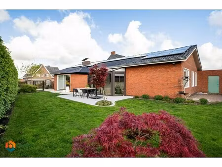 charmante gezinswoning met 3 slpkrs op een perceel van 705 m² nabij het centrum van beerze