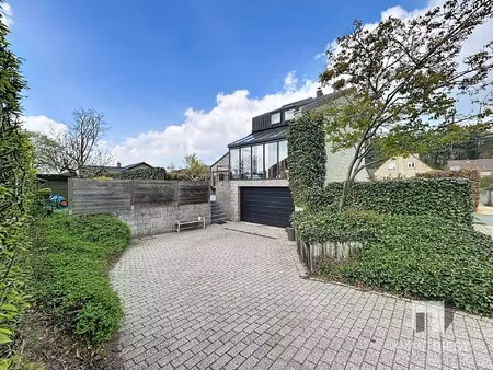 bijzondere woning  lichtrijk  open en 3 slaapkamers