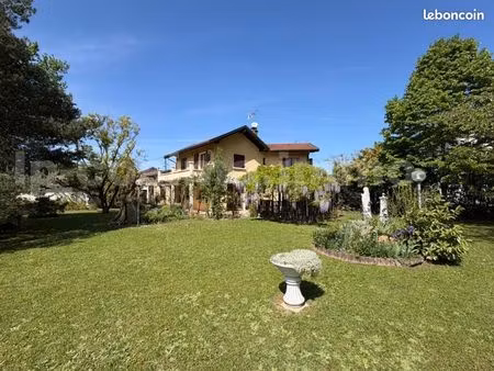 villa 5 pièces 201 m²