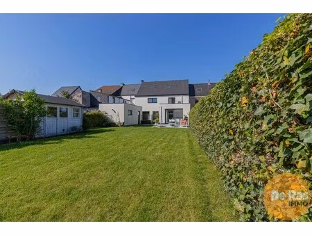 wichelen - exclusief gerenoveerde woning met 4 slaapkamers