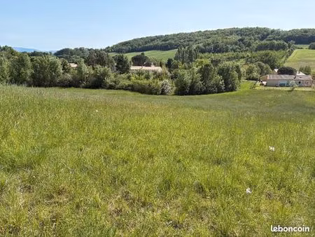 terrain 2 004 m² naves