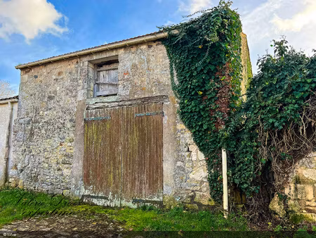 brouage bâtiment en pierre sur terrain de 186 m²