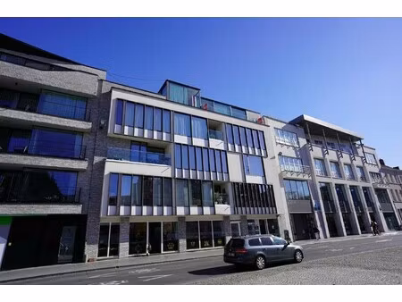 dak appartement met skylinezicht en groot zonnig terras!