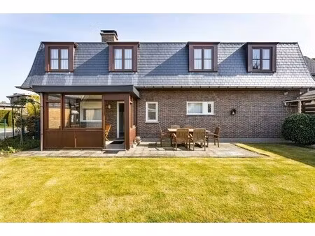 ruime open bebouwing met zonnige tuin in bachte-maria-leerne.