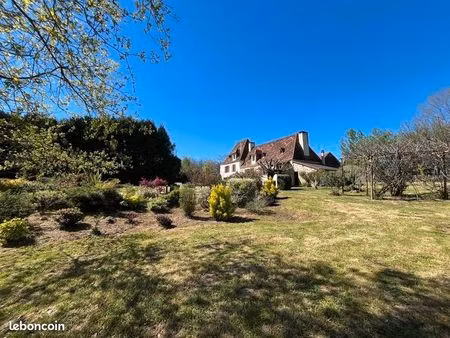 maison 7 pièces 253 m²